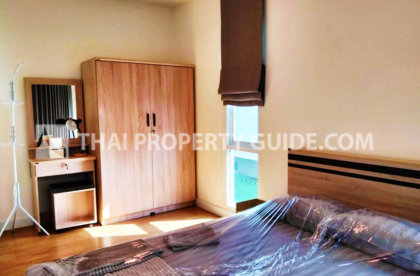 House with Shared Pool in Srinakarin 